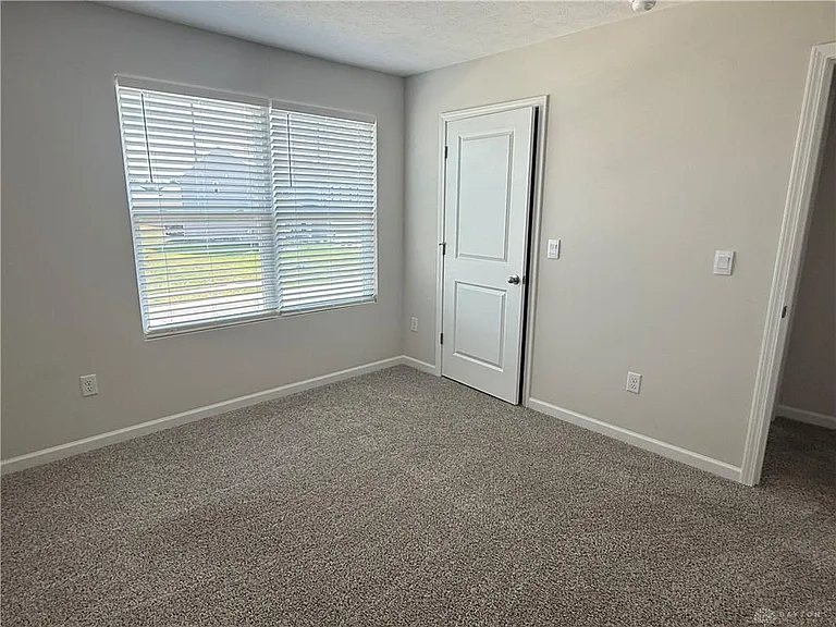 1460 Camden Ln — Photo 14