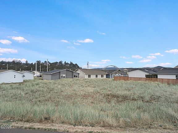 5th image of 1932 NW Admiralty Cir