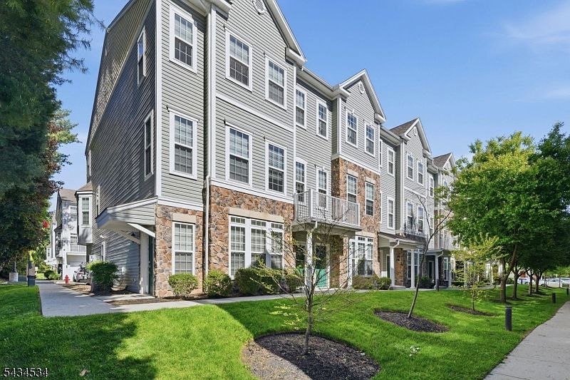 1st image of 13 Dahlia Ln