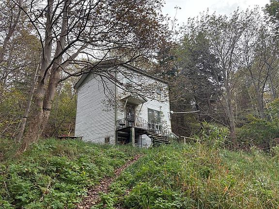 4th image of 609 Southside Road