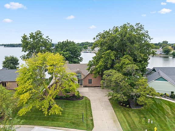3rd image of 103 Edgewater Dr