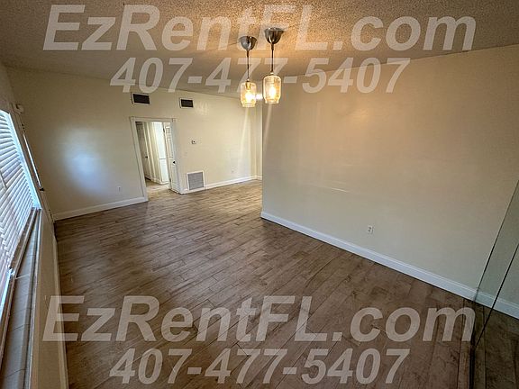 2nd image of 122 E Lauren Ct
