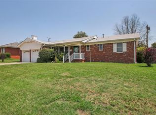 1210 Lynnwood Ave, Lindsay, OK 73052