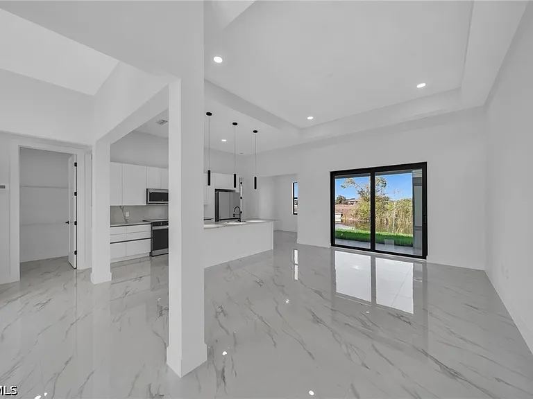 1426 NE 6th Ave — Photo 6