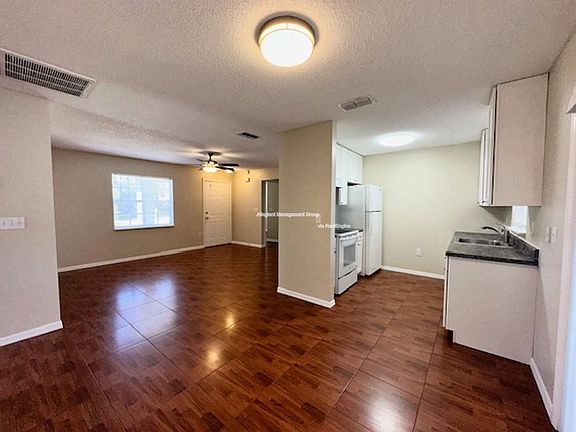 3rd image of 564 Eagle Ct