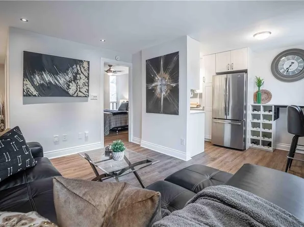 141 Catharine St S Unit 204, Hamilton, ON L8N 2J6