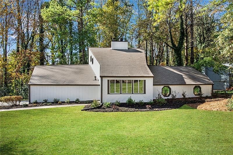 1st image of 3123 Oak Dr
