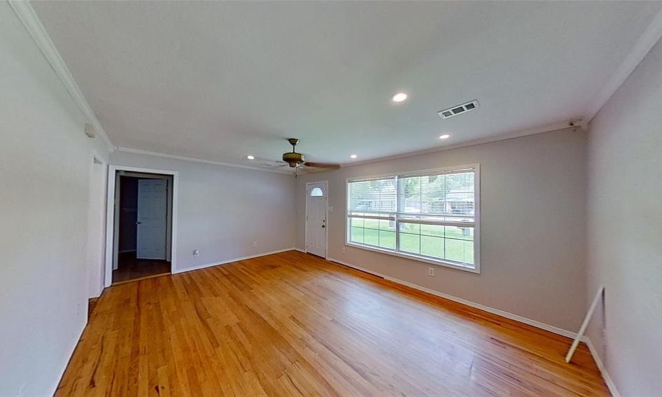 1st image of 2110 Kingsdale Dr