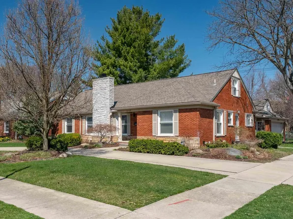 1040 N Renaud Rd, Grosse Pointe Woods, MI 48236