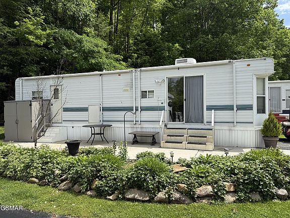 3rd image of 4229 E Pkwy #324-lot 324