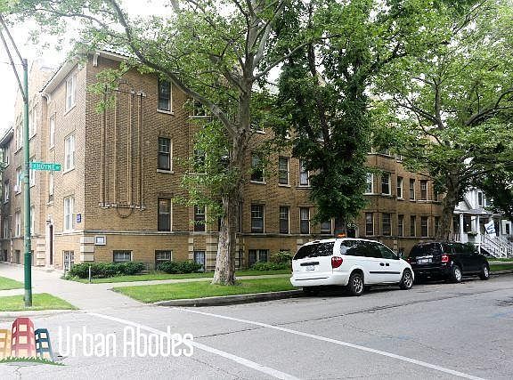 2nd image of 2100 W Ainslie St #31701E