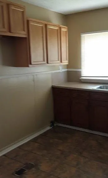 310 Norwood Ave — Photo 9