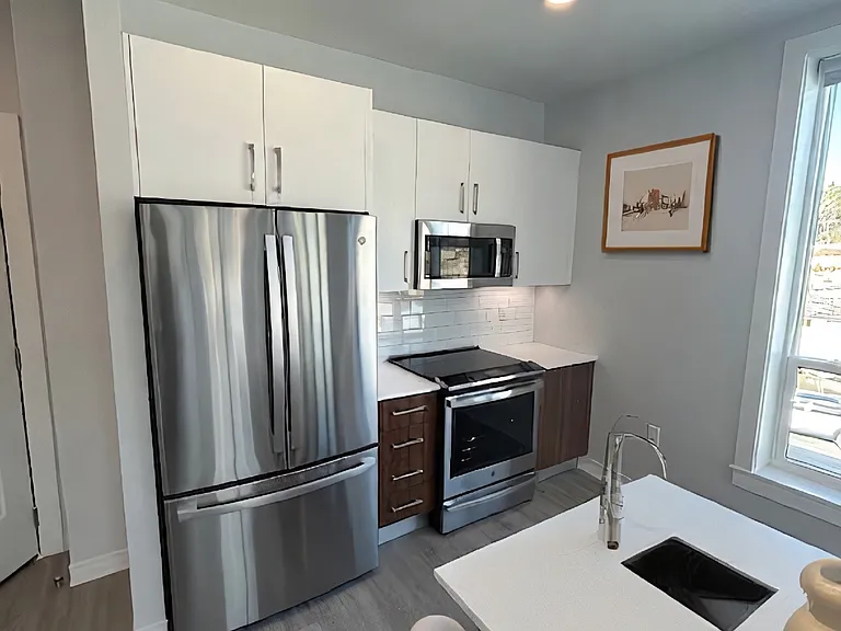 Residences at Sharon Gallery — Photo 9