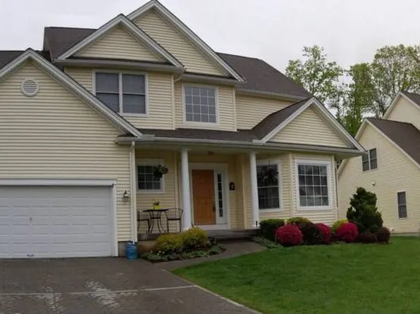 3 Spring Ridge Ct, Danbury, CT 06811