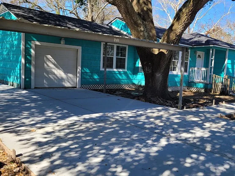 822 Retama St — Photo 3
