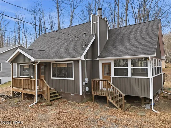 1068 Indian Dr, Lake Ariel, PA 18436