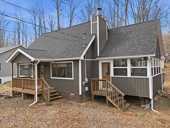 1068 Indian Dr, Lake Ariel, PA 18436