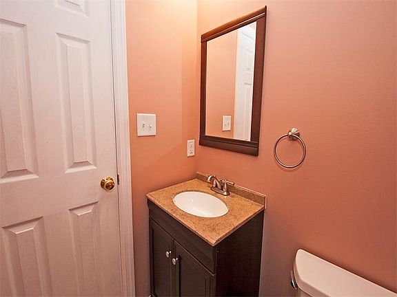 5th image of 318 Canterbury Ct