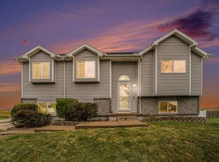 19300 Corbyn Ln, Smithville, MO 64089