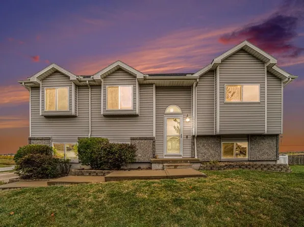 19300 Corbyn Ln, Smithville, MO 64089