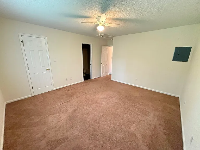 104 Benin Ct #B — Photo 32