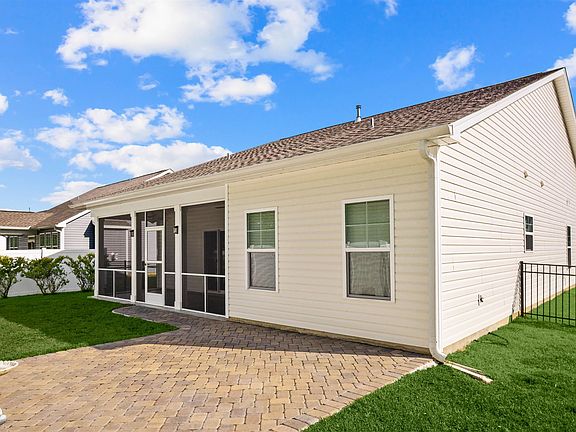 5th image of 143 Crabapple Dr.