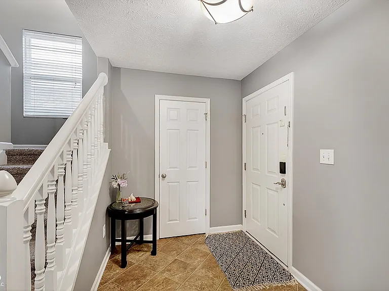 15472 Old Pond Cir — Photo 4