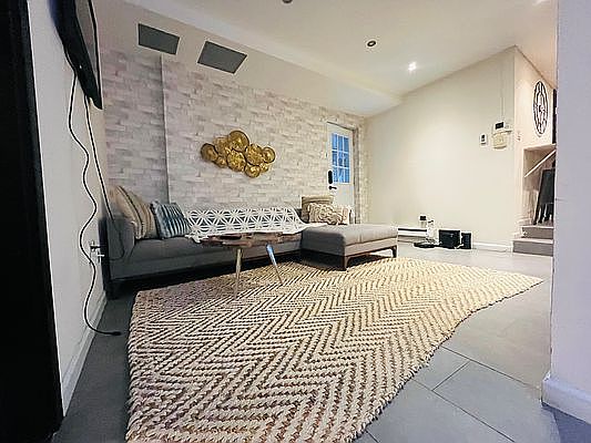 1st image of 350 Manhattan Ave
