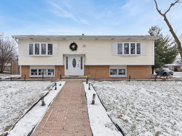 341 Woodlyn Dr, Aurora, IL 60505