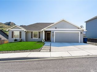 460 Whisper Pl, Chelan, WA 98816