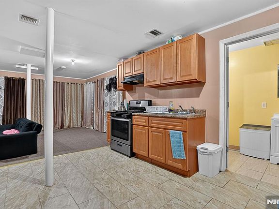 2nd image of 28 Clinton Pl
