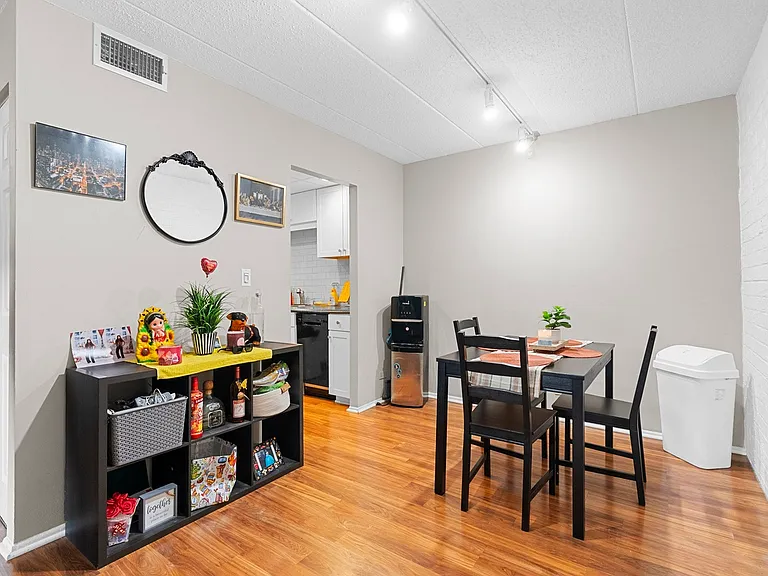 3223 W Parkway Dr #1G — Photo 5