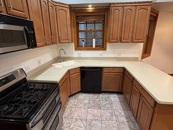 5th image of 1643 W Superior St #1