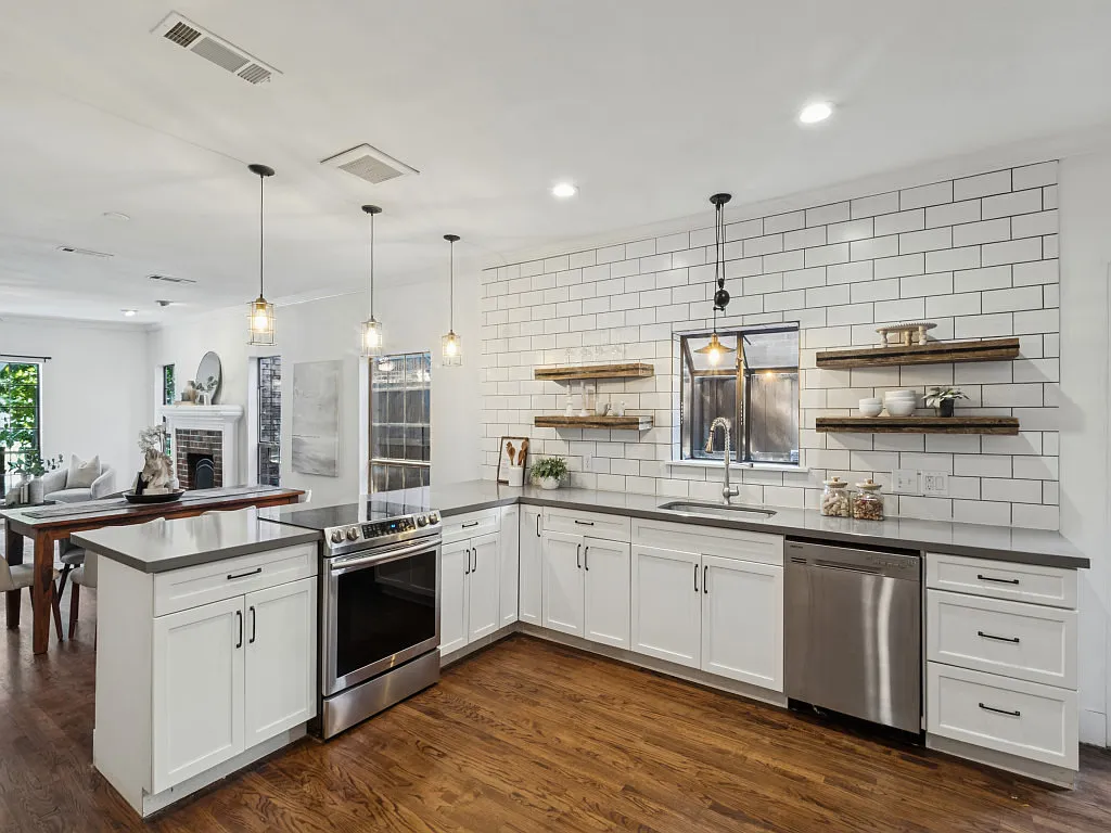 3 bed, 1958 sqft, $4,500 — Photo 1