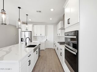 418 W Flatiron Trl, Apache Junction, AZ 85120
