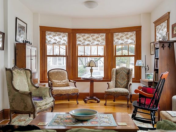 3rd image of 119 Appleton St