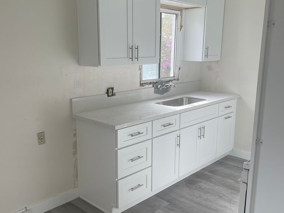 1st image of 103 W 14th St #107