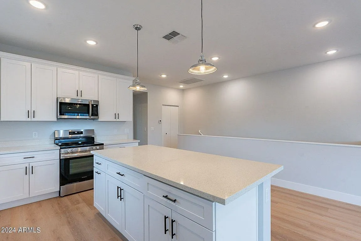 3 bed, 2.5 bath, 1800 sqft, $2,354 — Photo 1