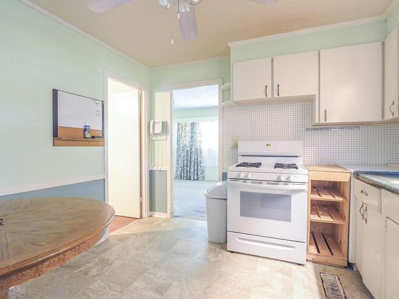5th image of 2264 Wren St