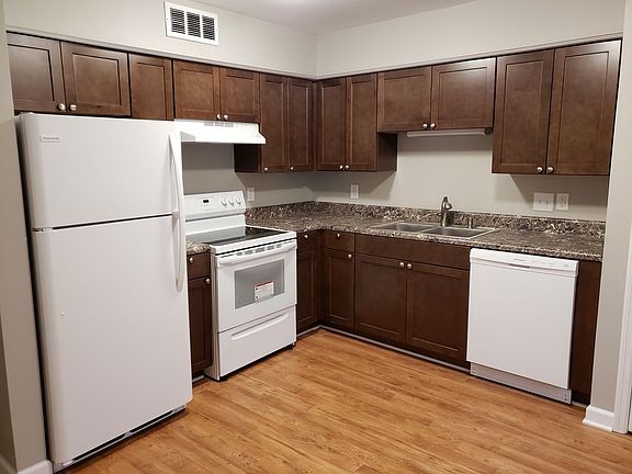 2nd image of 780 E Northfield Blvd APT D3