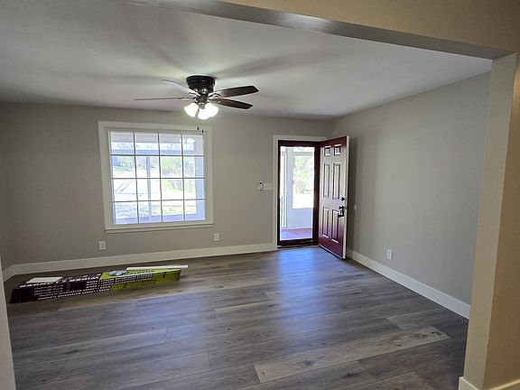 5th image of 543 Poston St