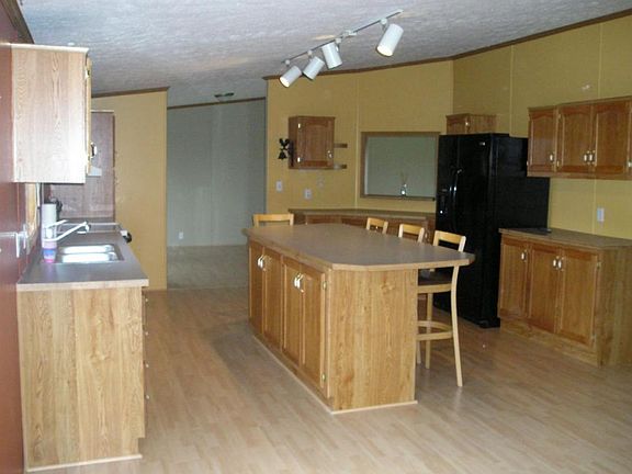3rd image of 1421 6th Ave NE