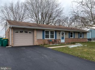 5 Dawn Ave, Akron, PA 17501