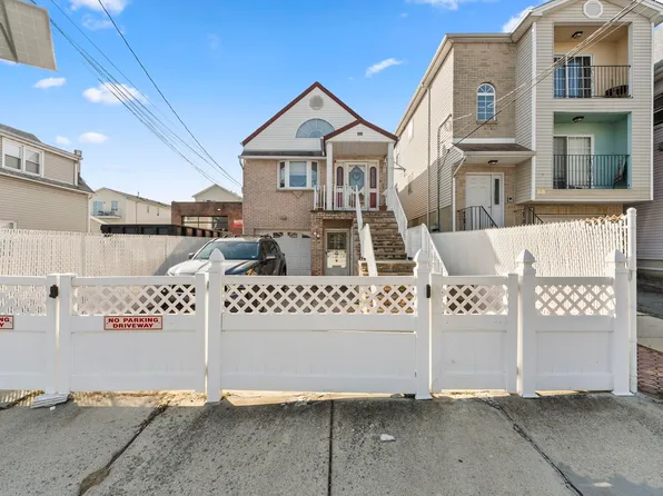 86 W 21st St, Bayonne, NJ 07002