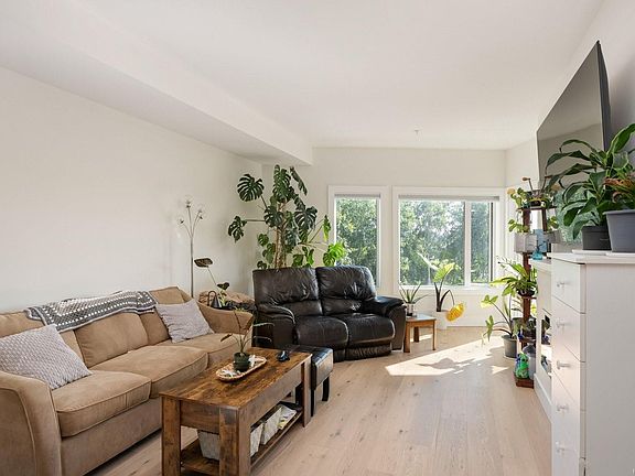 3rd image of 7098 Wallace Dr #306