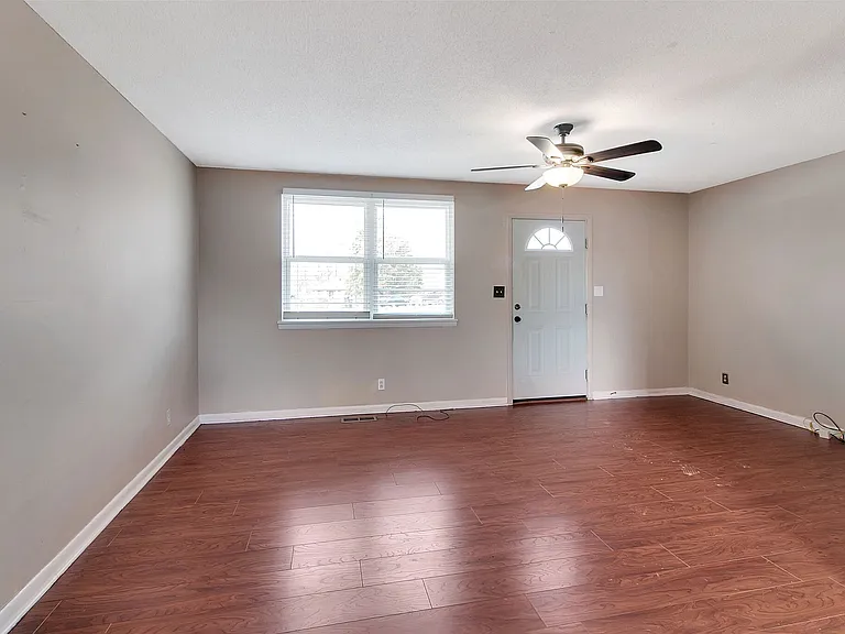 729 Welsey Dr — Photo 5