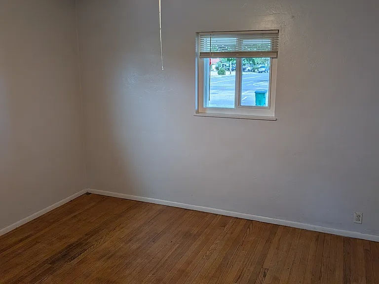 904 East St — Photo 11