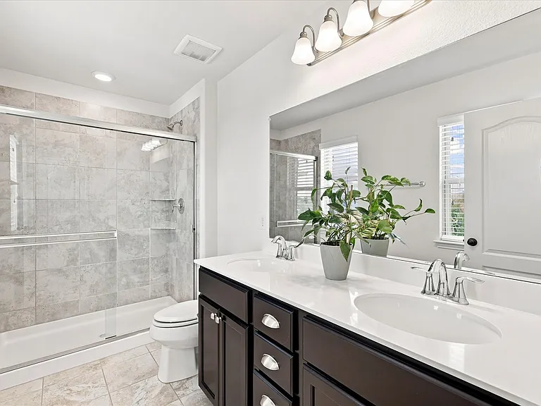 2613 Wayne Ave — Photo 3
