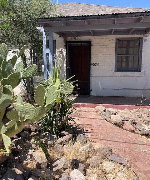917 N Hoff Ave — Photo 2