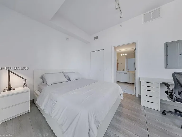 151 SE 1st St #1706 — Photo 6